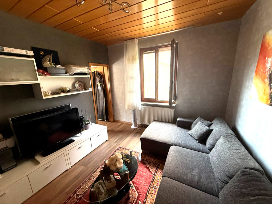 *** Gepflegte, teilmöblierte 2-Zi.Whg. mit EBK + Balkon + Gartenanteil ***, 70329 Stuttgart, Etagenwohnung