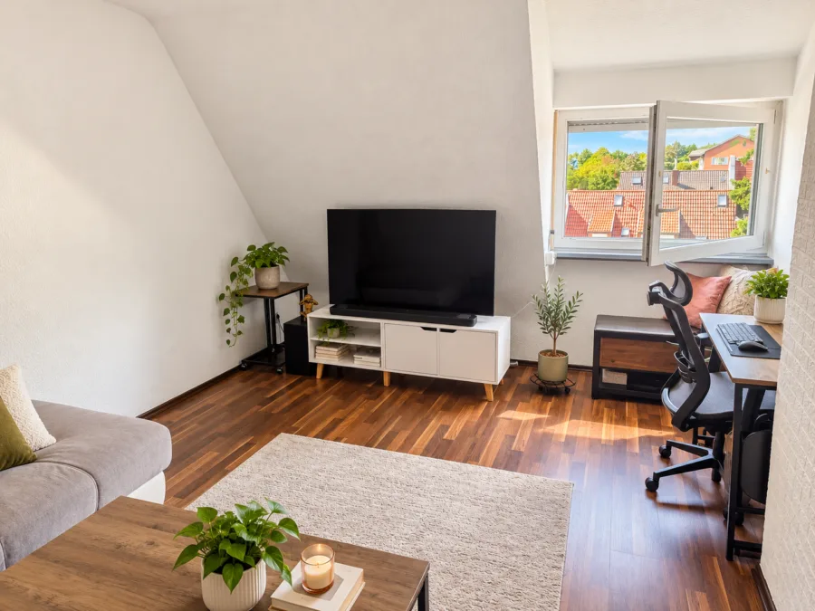 S-WANGEN: Gepflegte, schöne 3-Zi.-DG-Wohnung * 54qm * EBK (gg. Ablöse) * Bad * Keller *, 70327 Stuttgart, Dachgeschosswohnung