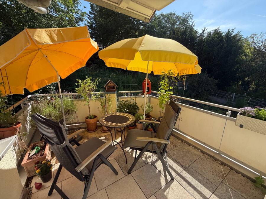 * Tolle 3-Zi.-Wohnung im OG mit Balkon * beh. Hobbyraum und TG-Stpl. in guter Lage *, 70771 Leinfelden-Echterdingen, Etagenwohnung