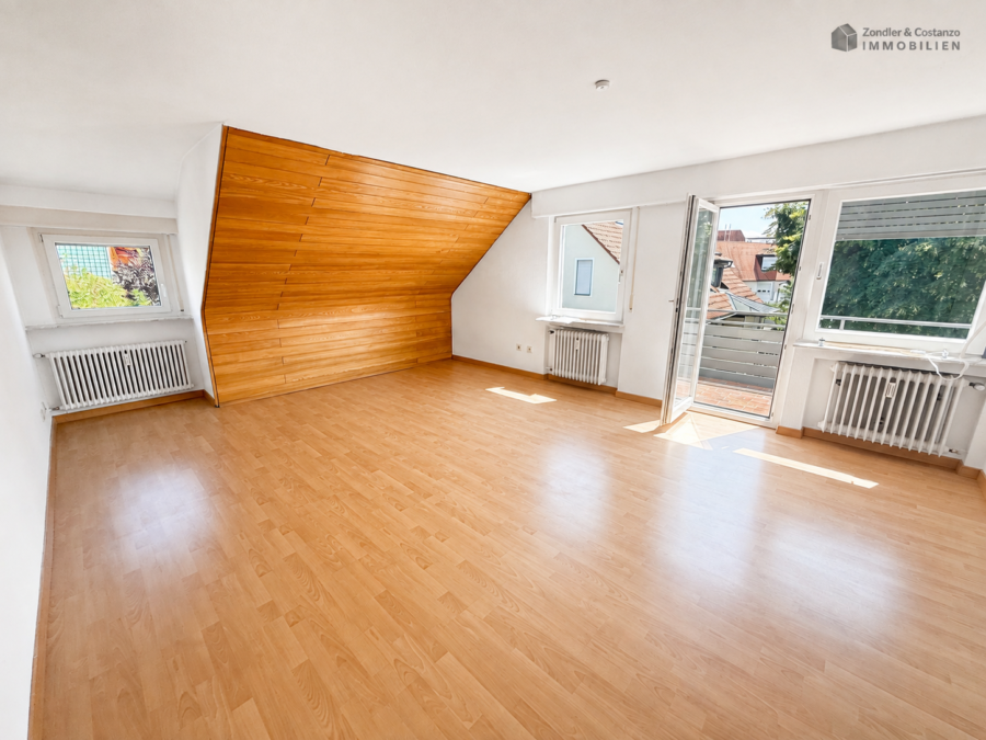 HELLE 3-ZI.-DG-WHG.: Balkon * ca. 85 qm * TL-Bad + sep. Wc * S-Luginsland (max. 2 Pers.) * ab sofort, 70327 Stuttgart, Dachgeschosswohnung