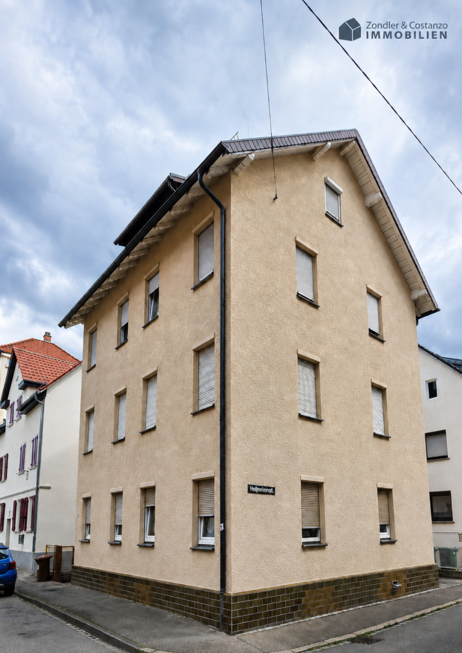Freistehendes 4-Familienhaus in zentraler Lage, Einzelgarage, vielseitige Möglichkeiten, 70327 Stuttgart, Mehrfamilienhaus