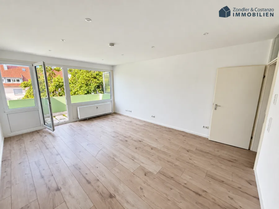 Kernsanierte 1-Zi.-Whg mit Aufzug * EBK * TL-Bad * Balkon * Pkw-Stpl. * optional 2 TG-Stpl. *, 70327 Stuttgart, Etagenwohnung