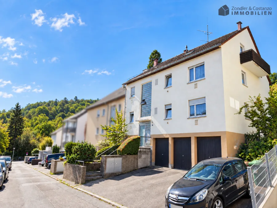 6-Familienhaus mit großem Grundstück, 3 Garagen & attraktivem Entwicklungspotenzial, 70327 Stuttgart, Mehrfamilienhaus