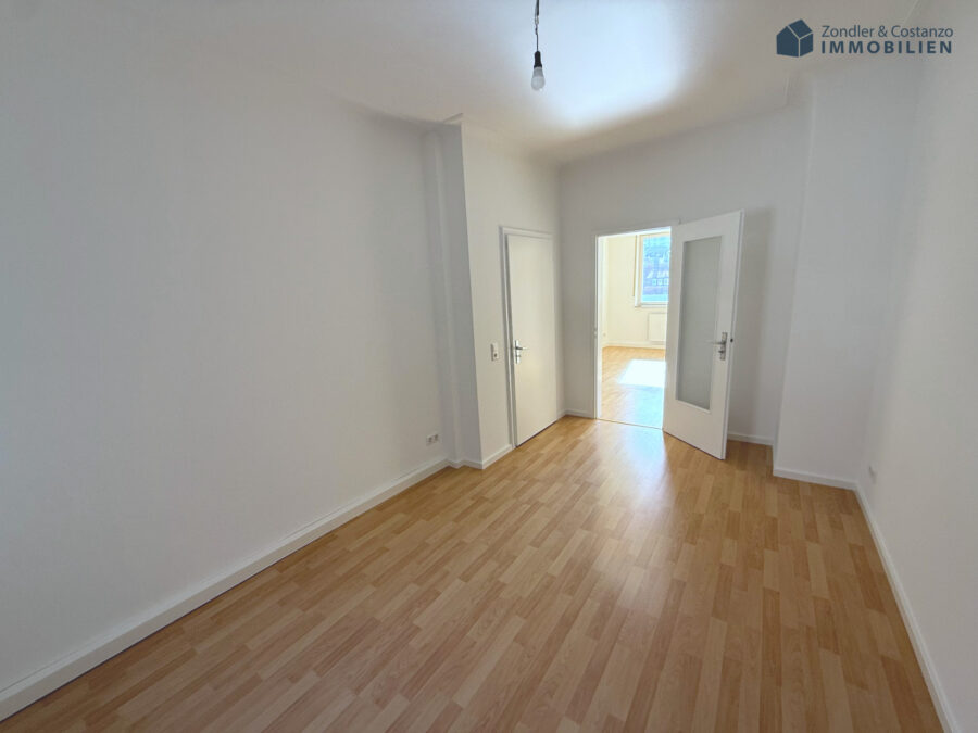 ** FREI AB SOFORT: Renovierte 2-Zi.-Whg. mit 47 qm Wfl. * zentrale Wohnlage in S-Wangen!, 70327 Stuttgart, Etagenwohnung