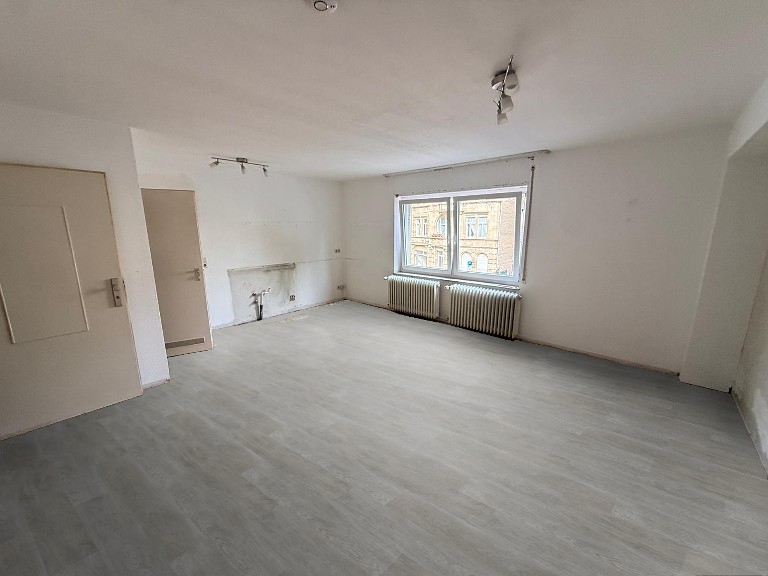 Tolle stadtnahe Lage / Werastraße: Zimmer mit abg. WC (27 qm) + gem. Bad * renoviert!, 70190 Stuttgart, Erdgeschosswohnung