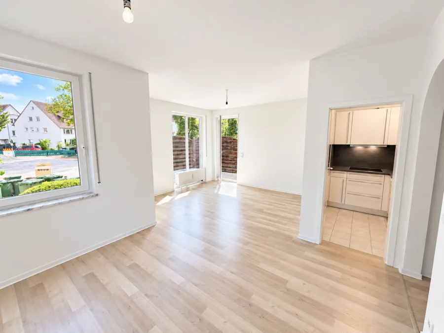 Schöne, modernisierte 2-Zimmerwohnung zum Wohlfühlen * Terrasse, EBK, TG-Stpl. *, 70327 Stuttgart, Erdgeschosswohnung