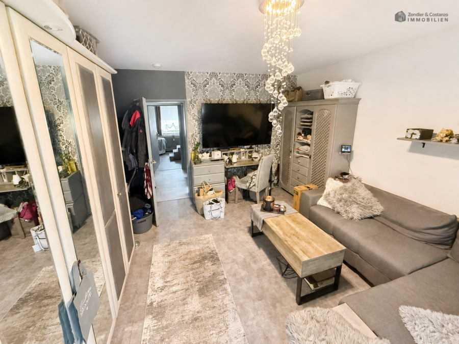 TOP LAGE! 3,5-Zi.-Wohnung mit großer Terrasse * TL-Bad * sep. WC * Pkw-Stpl. * akt. vermietet, 70327 Stuttgart, Erdgeschosswohnung